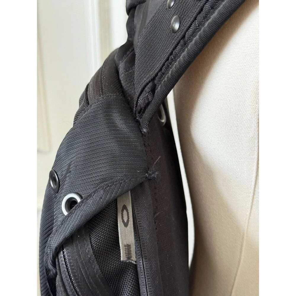 Vintage Oakley Icon 3.0 Tactical Backpack Black Y2K Tech Bag